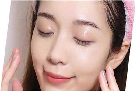 為什么網紅美女拍照自帶濾鏡 學會三招護膚技巧讓肌膚白里透紅