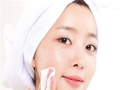 臉上護膚兩大必備品，隔離霜和防曬霜的區別所在