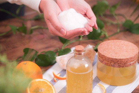 女生護(hù)膚如何去黑頭，毛孔粗大的收縮方法