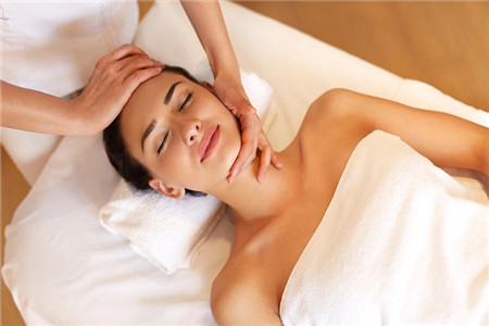 淡化臉上斑點的三大辦法，日常生活多加注意