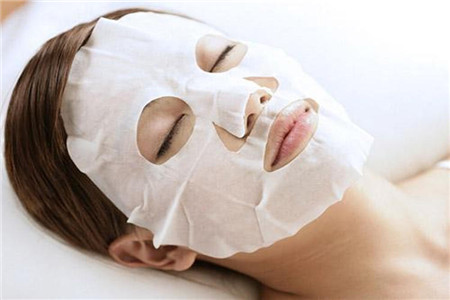 為什么說肌膚問題多靠保濕保養,如何給皮膚補水最關鍵-易網健康養生網 為什么說肌膚問題多靠保濕保養,如何給皮膚補水最關鍵