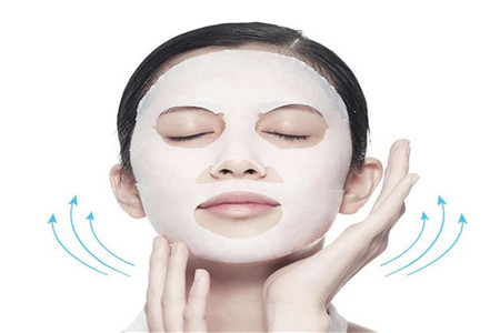 為什么說肌膚問題多靠保濕保養,如何給皮膚補水最關鍵-易網<a href=http://www.gyfww.com/ target=_blank class=infotextkey>健康養生</a>網 為什么說肌膚問題多靠保濕保養,如何給皮膚補水最關鍵