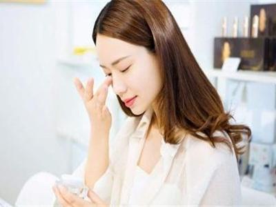 油性肌膚用洗面奶潔面就可以嗎，掌握兩種技巧有效緩解臉部出油率