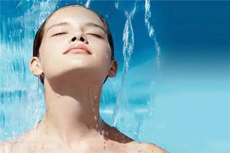 年紀(jì)增長以后,不同年齡女性的肌膚保養(yǎng)策略-易網(wǎng)<a href=http://www.gyfww.com/ target=_blank class=infotextkey>健康養(yǎng)生</a>網(wǎng) 年紀(jì)增長以后,不同年齡女性的肌膚保養(yǎng)策略