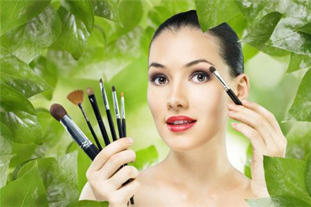 緩解肌膚出油難題，還你干凈嫩白皮膚