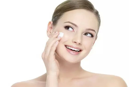 如何使用護膚品，掌握正確順序很重要