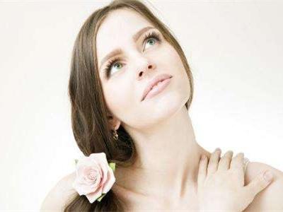 怎么美白皮膚最有效？它可以改善膚色不均并提亮膚色