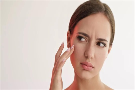 油性皮膚也會(huì)變干性皮膚？干性皮膚的原因一定要知道