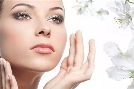 6種美白秘籍輕松應(yīng)對(duì)防曬問題,整個(gè)夏天都不怕-易網(wǎng)<a href=http://www.gyfww.com/ target=_blank class=infotextkey>健康養(yǎng)生</a>網(wǎng) 6種美白秘籍輕松應(yīng)對(duì)防曬問題,整個(gè)夏天都不怕