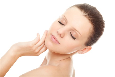 皮膚毛孔粗大怎么辦?縮小毛孔最快的方法是做好這件事-易網<a href=http://www.gyfww.com/ target=_blank class=infotextkey>健康養生</a>網 皮膚毛孔粗大怎么辦?縮小毛孔最快的方法是做好這件事