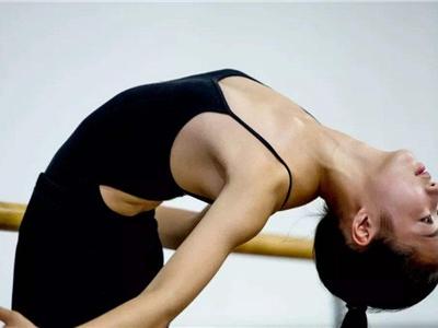 秋季護膚不能忘記頸部，脖頸皮膚護理抗皺紋