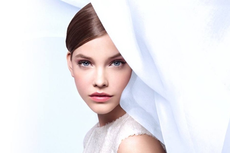 夏季護(hù)膚避開三個(gè)誤區(qū)，讓女生肌膚白皙更水潤