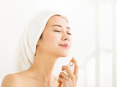 夏季護(hù)膚避開三個誤區(qū)，讓女生肌膚白皙更水潤