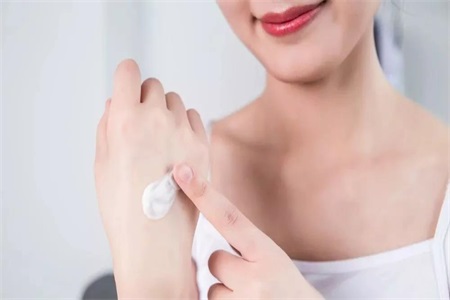 面部皮膚過敏的原因，一般都和這三點有關