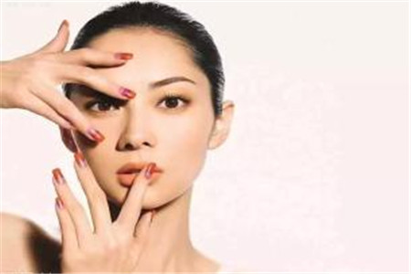 做全身光子美白危害效果見不到，夏季鎖骨美白讓你做性感女神