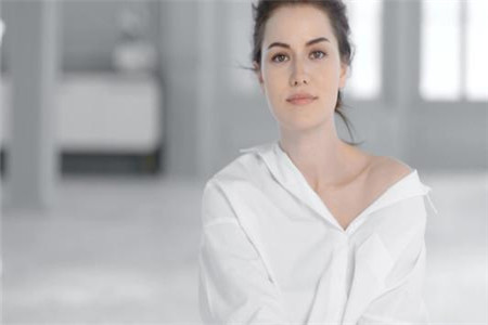 如何精心護理美白足部肌膚,讓你足下生蓮-易網健康養生網 如何精心護理美白足部肌膚,讓你足下生蓮