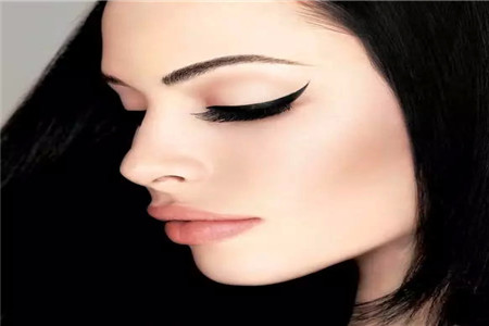 想要妝容精致提高顏值,這是你不容錯(cuò)過的化妝寶典-易網(wǎng)健康<a href=http://www.gyfww.com/jkys/ target=_blank class=infotextkey>養(yǎng)生</a>網(wǎng) 想要妝容精致提高顏值,這是你不容錯(cuò)過的化妝寶典