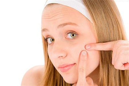 額頭長痘、下巴長痘，黑眼圈是怎么回事，原來都和這件事有關