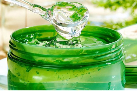 女生皮膚曬傷了怎么辦通紅疼痛，教你曬后修復方法