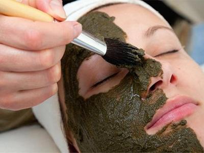 海藻面膜溫和清毛孔，補水功效護出女性好肌膚