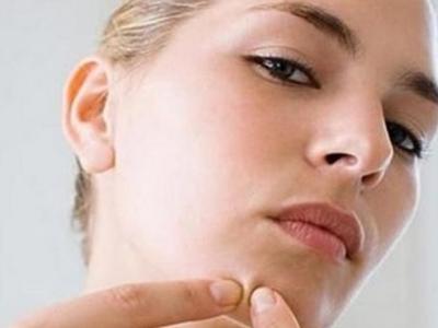 皮膚下巴長痘是激素失調(diào)，女性調(diào)理月經(jīng)的四個方法