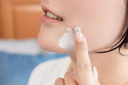 長痘痘的女生如何刷酸，油皮改善膚質的注意事項