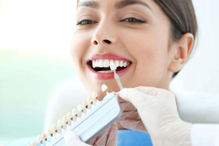 小蘇打能夠美白牙齒嗎，女性牙齒亮白的正確打開(kāi)方式