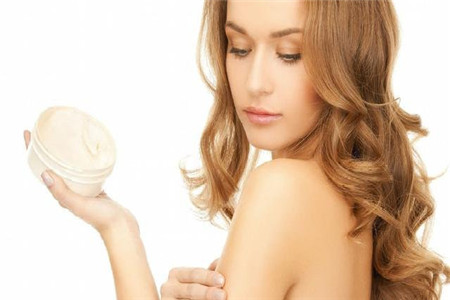 出汗多容易長(zhǎng)痘痘，找準(zhǔn)三個(gè)原因護(hù)理肌膚不再怕