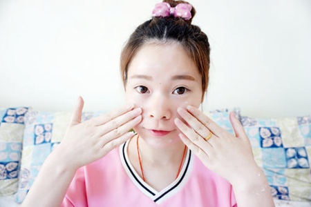 秋季干燥起皮怎么辦，少女無暇皮膚保持的四個方法