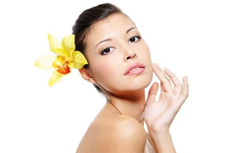 肌膚白皙細膩的重大秘訣，合理使用睡前護理的七大技巧