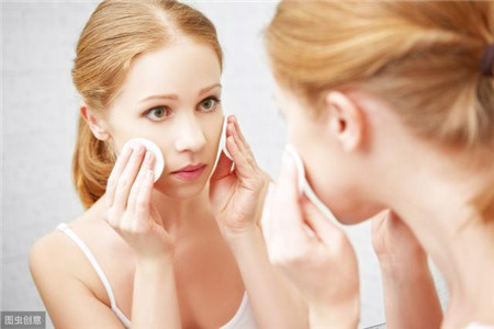 秋冬肌膚容易干燥起皮補水效果差，這三個錯誤護膚方法要避免