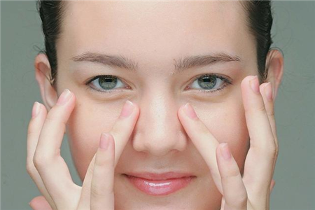 早起發(fā)現(xiàn)眼睛水腫，快速消腫的四大秘訣