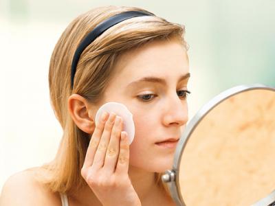 涂防曬霜要不要卸妝？ 現在知道還不算晚！