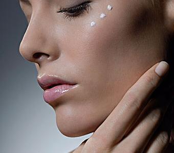 眼周出現(xiàn)細(xì)紋怎么辦？4種方式可幫你淡化