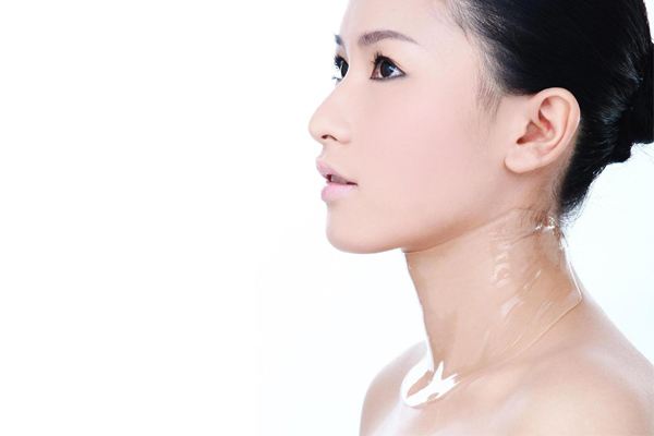 頸紋是怎么形成的?怎么消除?-易網健康<a href=http://www.gyfww.com/jkys/ target=_blank class=infotextkey>養生</a>網 頸紋是怎么形成的?怎么消除?