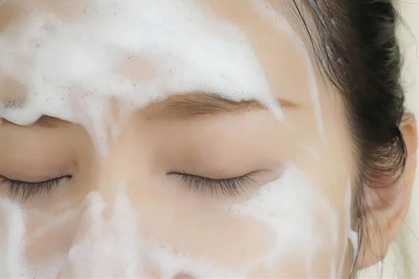 面膜起泡泡怎么回事?其原理是什么?-易網(wǎng)<a href=http://www.gyfww.com/ target=_blank class=infotextkey>健康養(yǎng)生</a>網(wǎng) 面膜起泡泡怎么回事?其原理是什么?