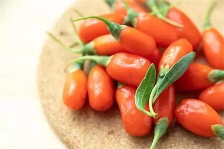 枸杞的功效與作用，女人一天一杯枸杞水好處多多