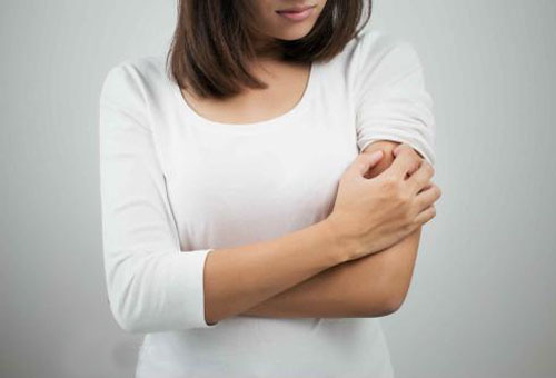 為什么皮膚會出現過敏性瘙癢?幫你揪出4個元兇-易網健康養生網 為什么皮膚會出現過敏性瘙癢?幫你揪出4個元兇