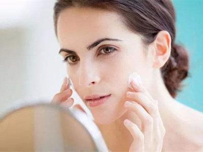 皮膚干燥起皮怎么辦 修復(fù)皮膚屏障這三點不能少