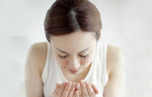 冬季用溫水洗臉好嗎 冬季洗臉要注意什么