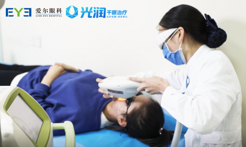 美妝達(dá)人全程直播干眼癥治療過程 光潤干眼治療效果獲