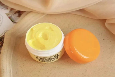 手指脫皮的四個原因,教你快速恢復(fù)方法治療手脫皮-易網(wǎng)<a href=http://www.gyfww.com/ target=_blank class=infotextkey>健康養(yǎng)生</a>網(wǎng) 手指脫皮的四個原因,教你快速恢復(fù)方法治療手脫皮