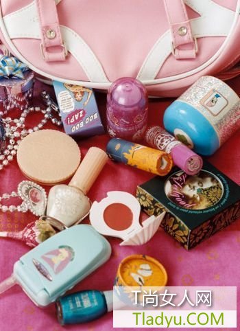 視覺減齡妙招 甜蜜糖果色打造水嫩baby妝