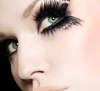 化妝其實(shí)為驅(qū)魔 揭秘不為人知的美容趣聞