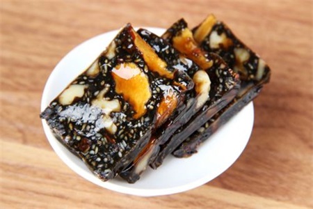 阿膠糕的功效與作用及食用方法，孕婦吃阿膠糕有利于產(chǎn)后恢復(fù)