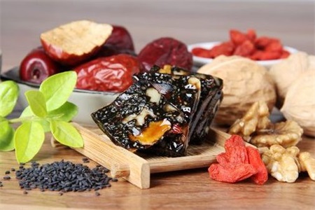 阿膠糕的功效與作用及食用方法，孕婦吃阿膠糕有利于產(chǎn)后恢復(fù)