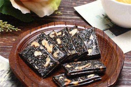 阿膠糕的功效與作用及食用方法，孕婦吃阿膠糕有利于產(chǎn)后恢復(fù)