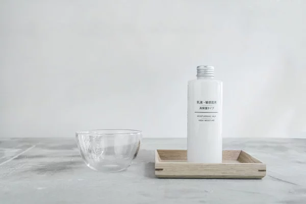 化妝棉怎么用爽膚水?這樣做有何好處?