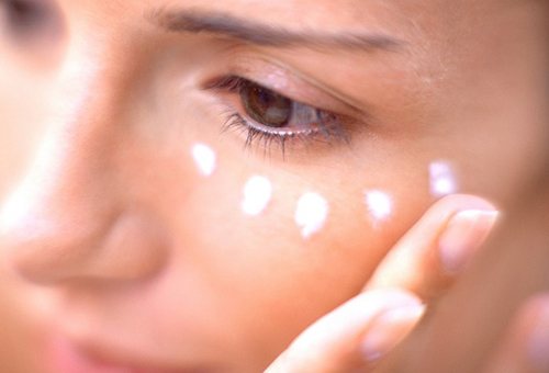 眼霜的正確使用方法 眼霜使用注意事項(xiàng)