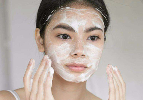 冷水洗臉毛孔會變小嗎 冷水洗臉要注意什么